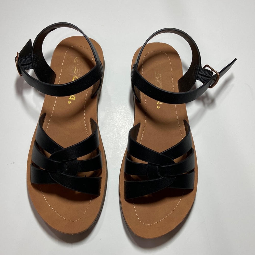 Girl’s sandals